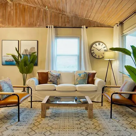 Serenity Sol ※ Surfside Charmer Near Beach & Jetty